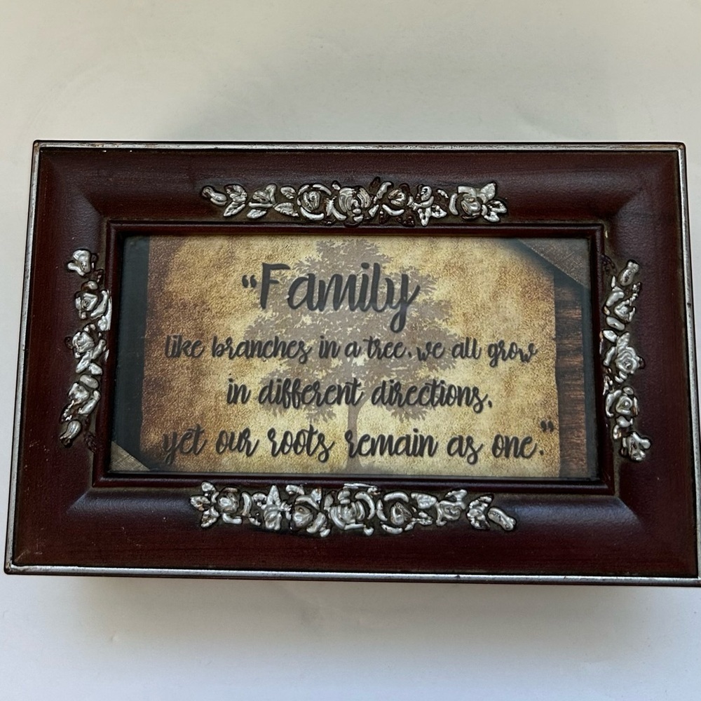 Sankyo - music box / Cottage Garden / plays “you are my sunshine”
